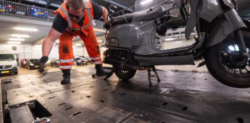 Enthousiaste bergings-chauffeurs 14033